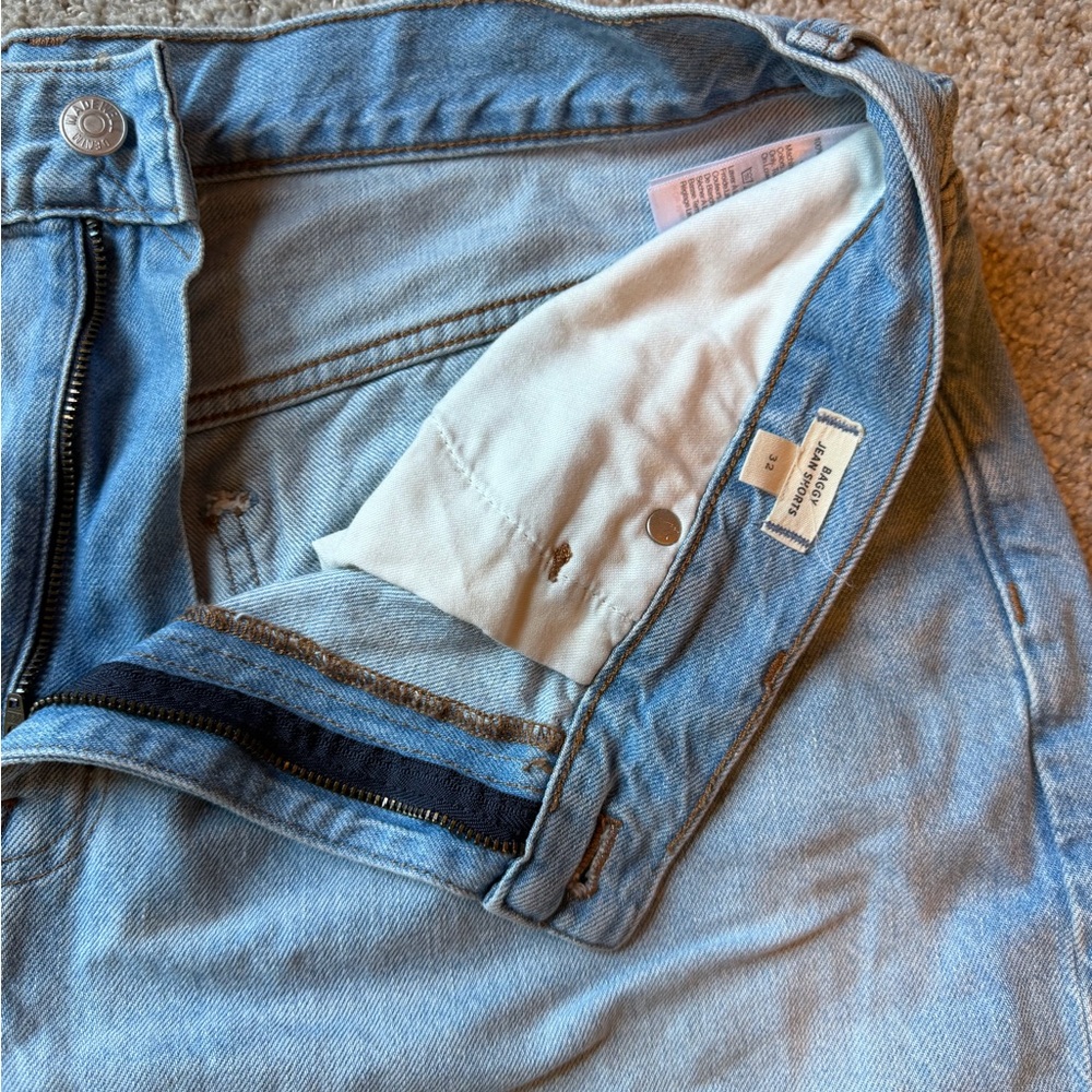 Madewell Light Wash Baggy Jean Shorts - Picture 3 of 4